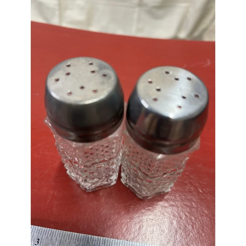 VINTAGE Anchor‎ Hocking WEXFORD Salt & Pepper Shakers with Flat Metal Tops
